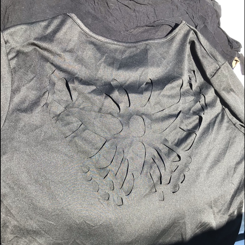 Black tshirt with cutout on back